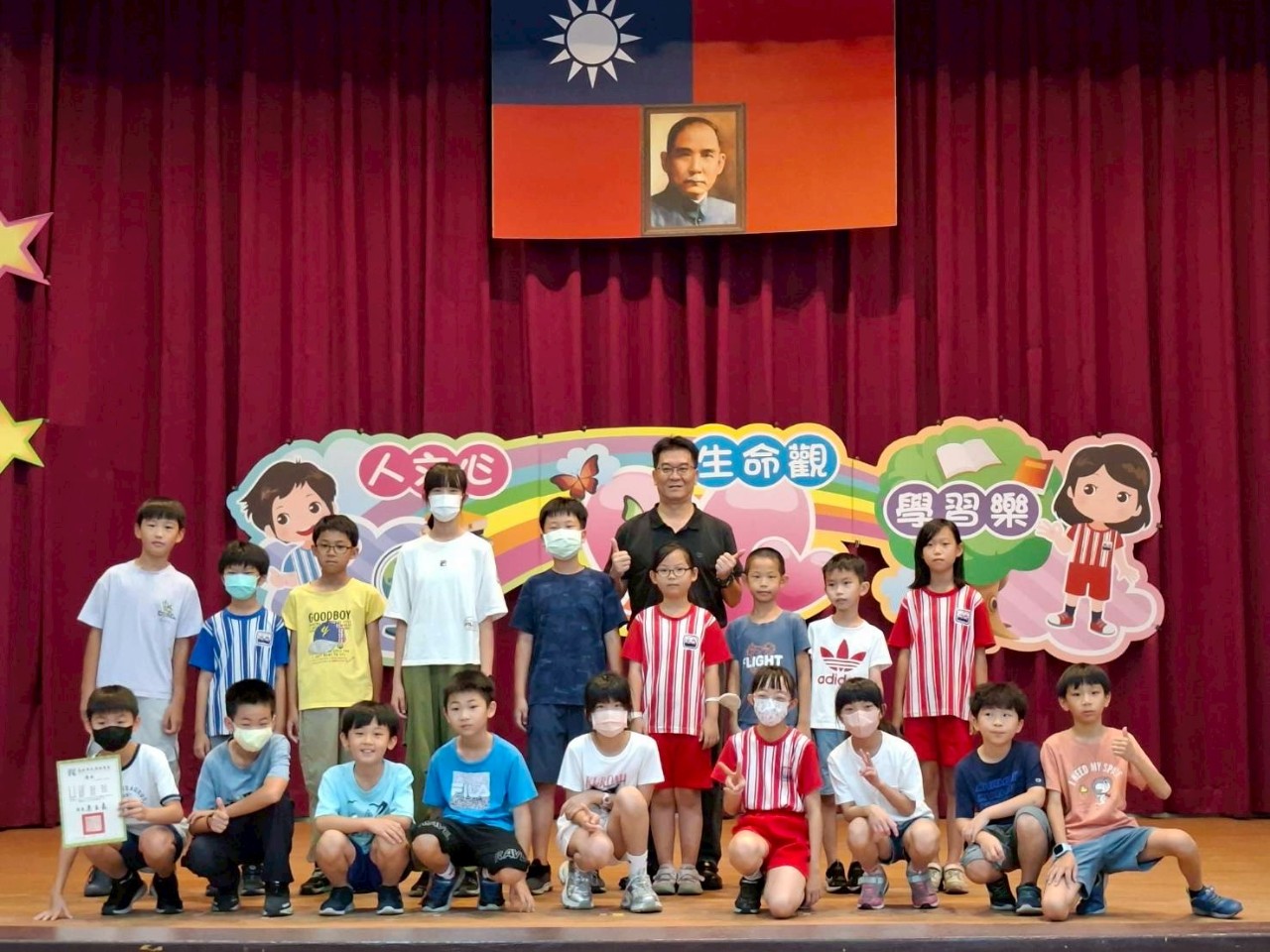 114.06.11學生朝會頒獎，多張圖片alt內容雷同，共4張，第 2 張。